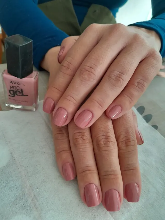 Esmaltação rosé em gel, trabalho real do Espaço Maura Cunha